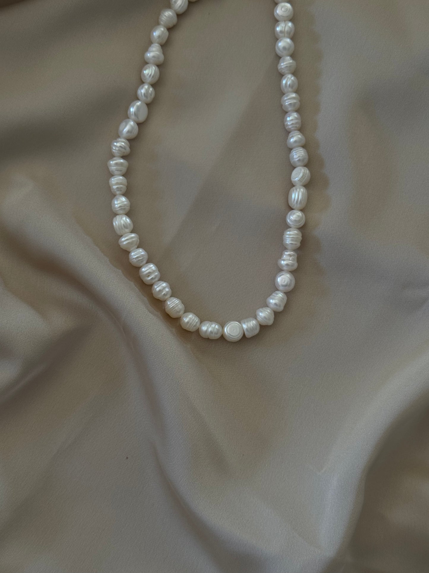 CLASSIC PEARL NECKLACE