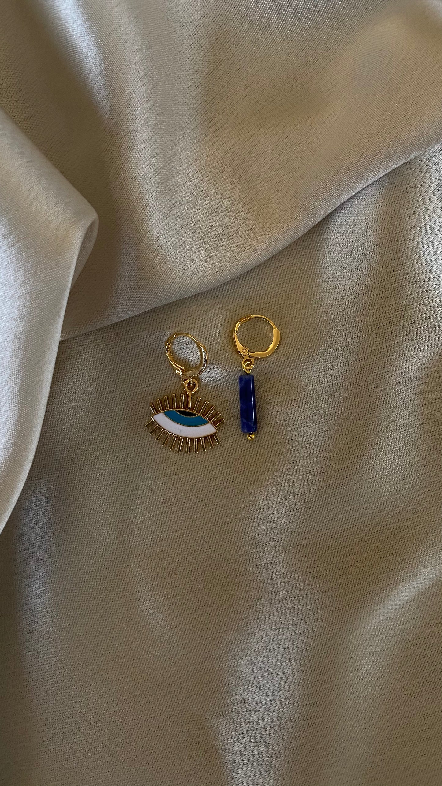 EVIL EYELASHES EARRING