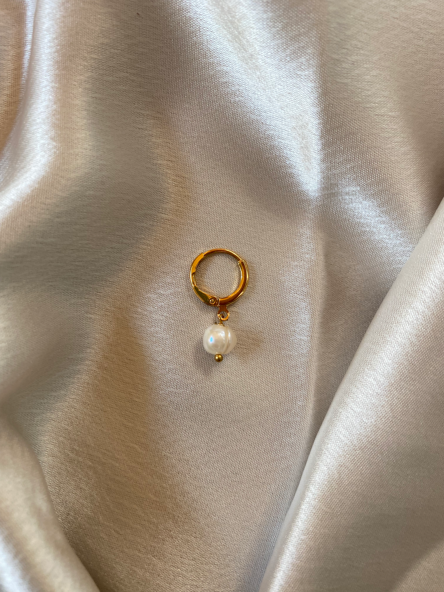 SINGLE PEARL EARRING