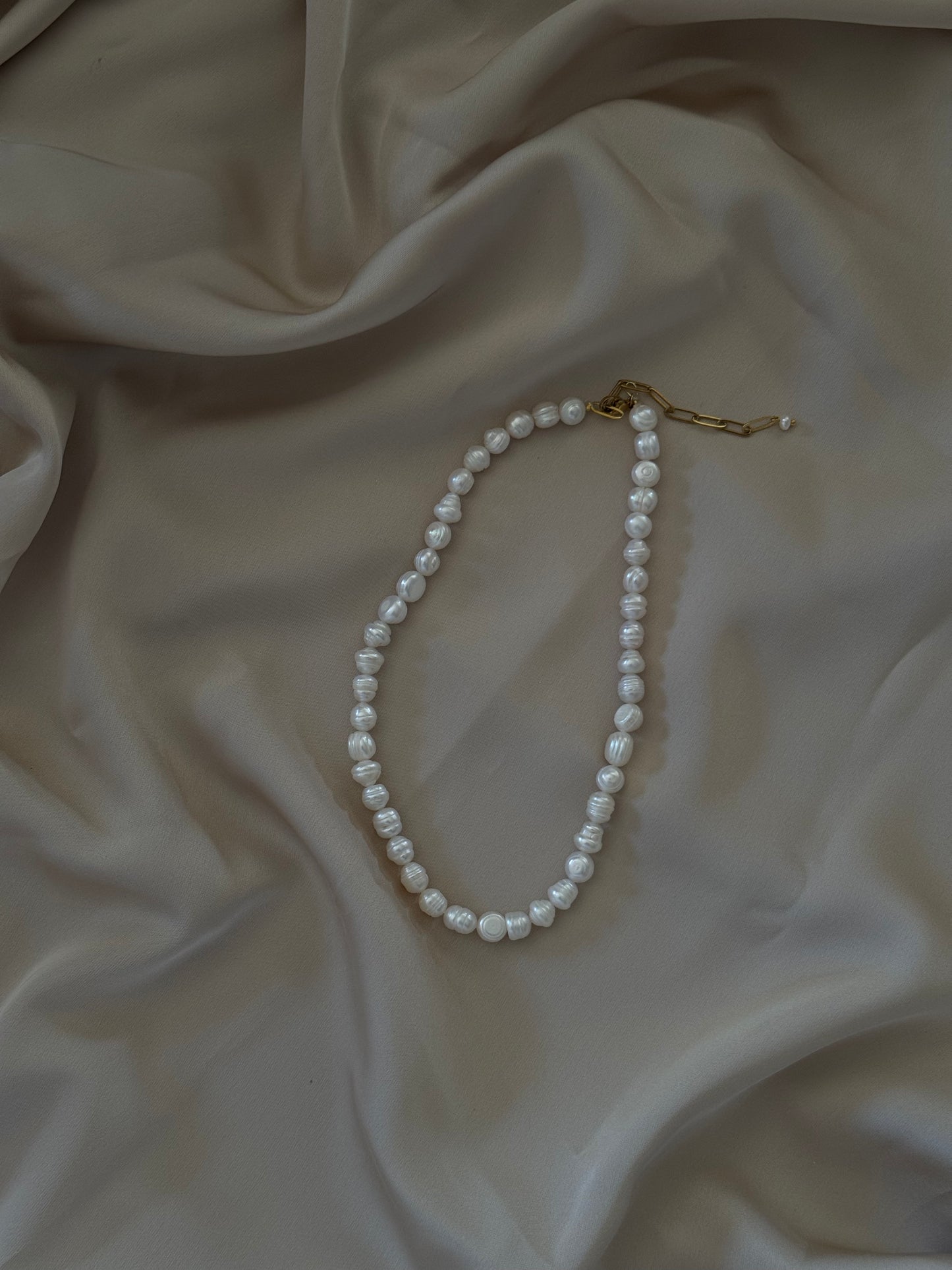 CLASSIC PEARL NECKLACE