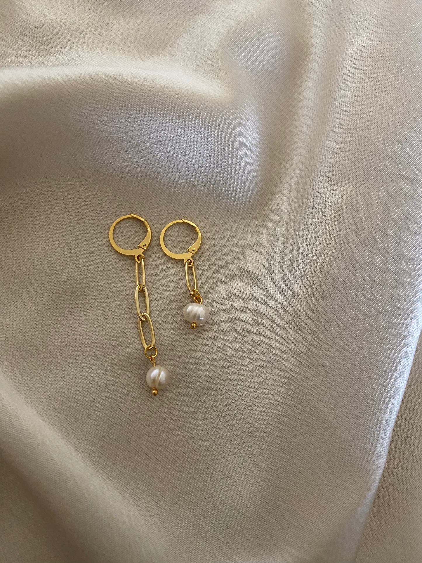 CHAIN SINGLE PEARL EARRING