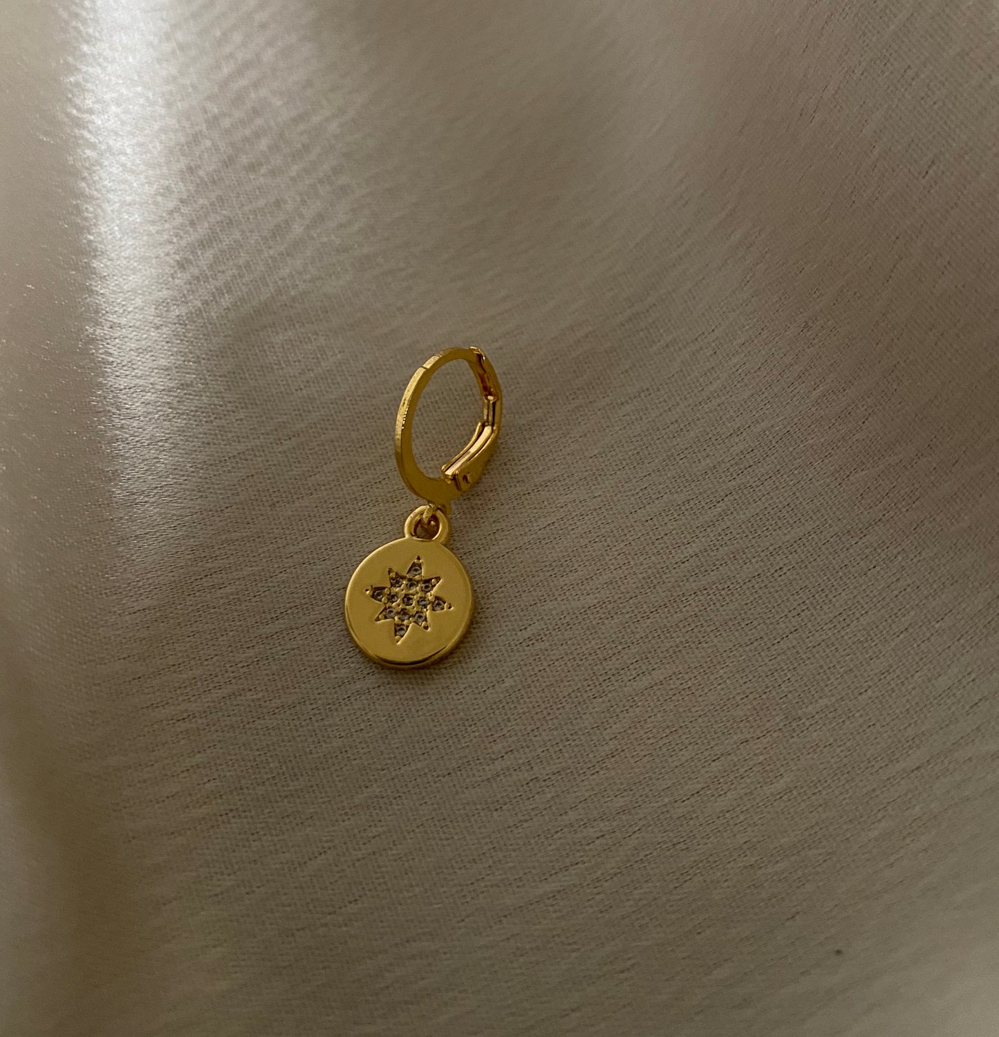 TINY STAR EARRING